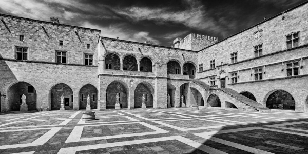 palace-of-the-grand-master-1